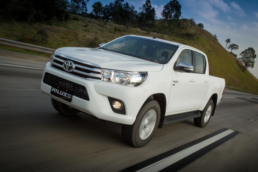  Toyota Hilux SRV Double Cab 2016 года  (LA) (фото 12 из 20)